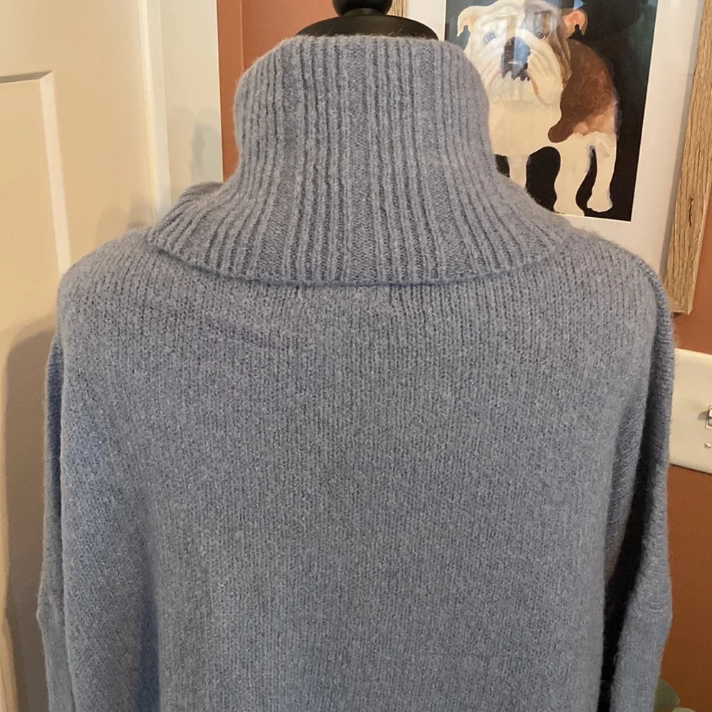 FABLE cowl neck chunky blue gray short waist M/L acrylic blend sweater